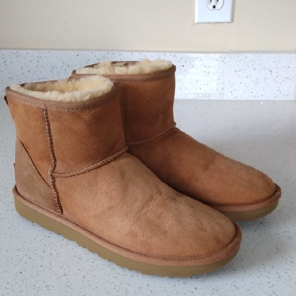 UGG MINI BOOTS - Picture 1 of 10